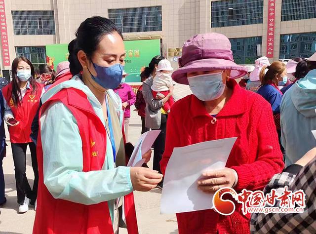 网格员王学玲:城市发展让居民在"家门口"幸福感满满