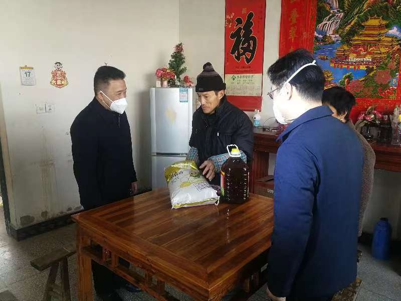 杨宏星春节前夕走访慰问困难残疾人