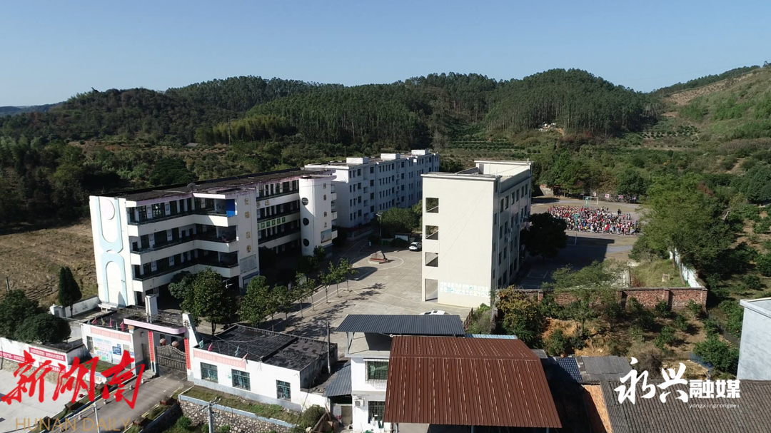 我为群众办实事|永兴县黄泥镇中心小学侧门新建:及时破除群众的心头患