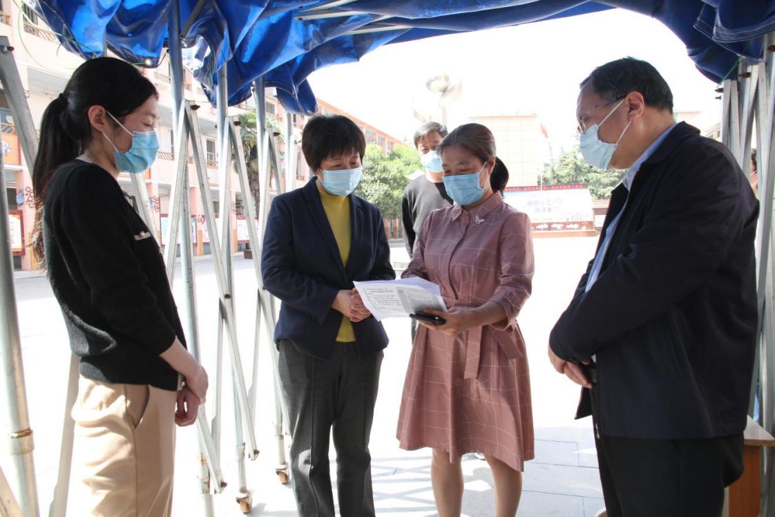 坚决保障师生健康安全 焦作解放区委书记赵海燕检查开学前疫情防控