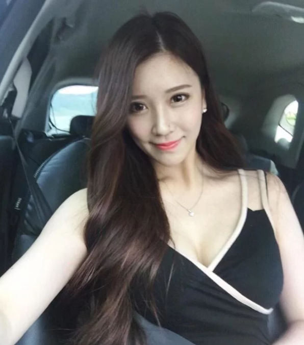 韩国女模被称"海贼王女帝",魔鬼身材,网友直呼让人受不了