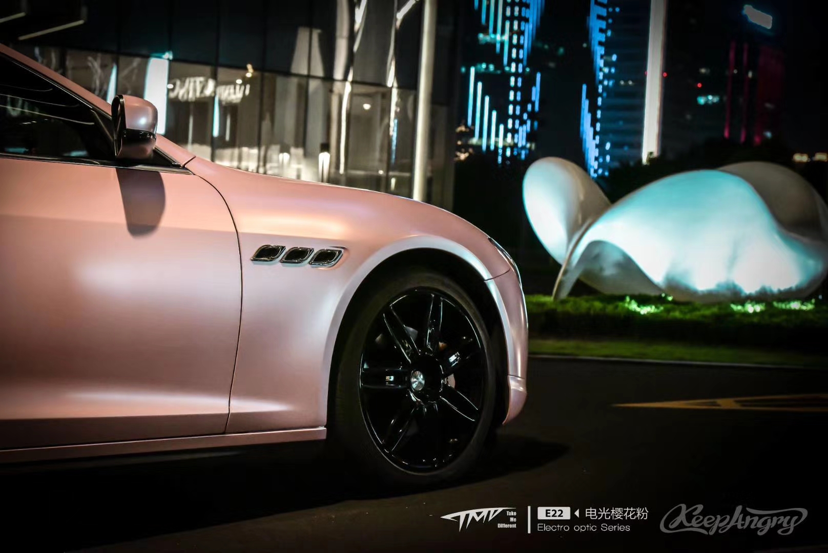 优雅又不失率真,玛莎拉蒂吉博力电光樱花粉改色膜 tmd潮牌