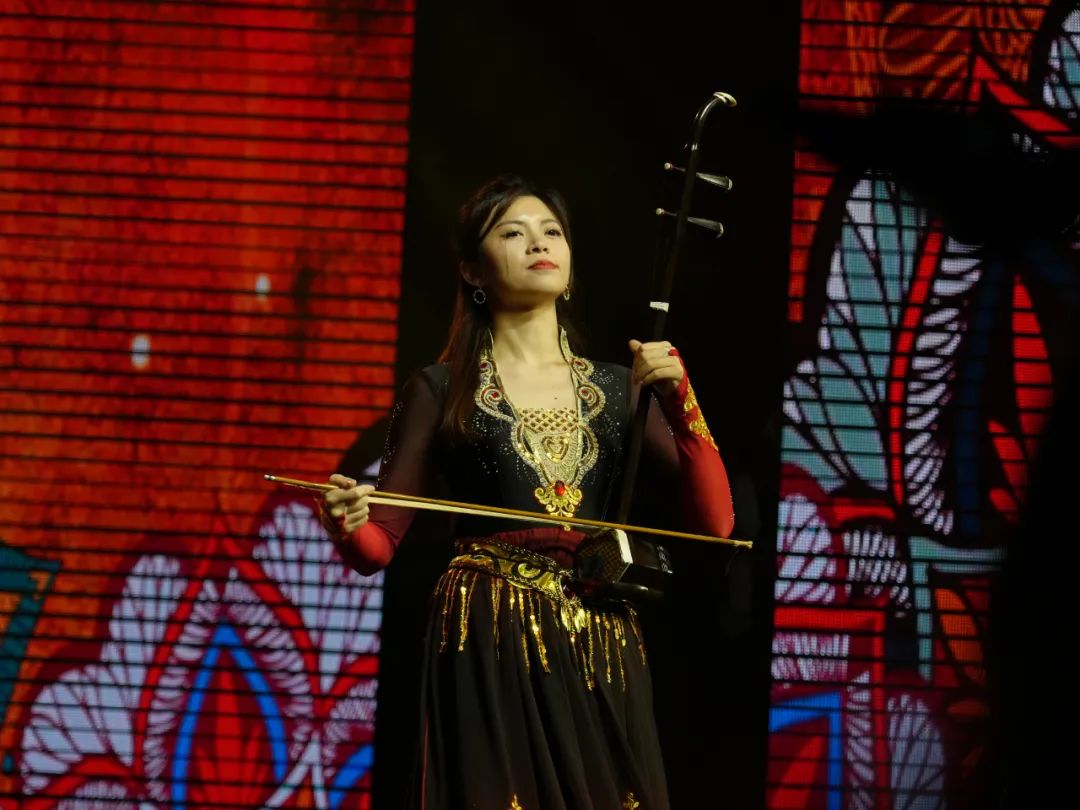 温暖雀跃喝彩这场春暖应科晚会太震撼