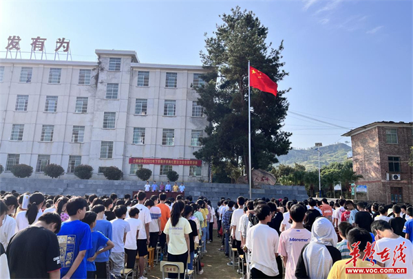 土桥镇中学举行开学典礼暨法治安全教育讲座