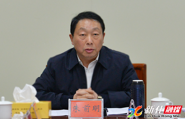 朱前明调度乡镇污水处理厂项目建设工作