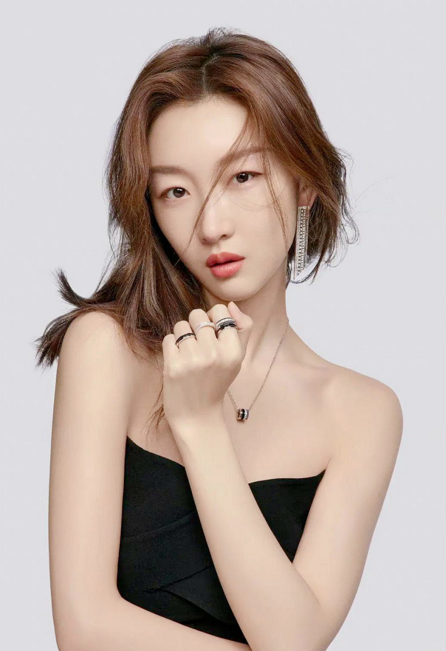 周冬雨越来越有女人味了,我觉得随着年龄的增长和阅历也会有魅力的