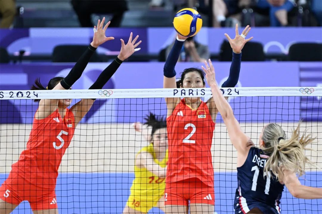 "申"动巴黎|中国女排3:2险胜美国队赢取"开门红"