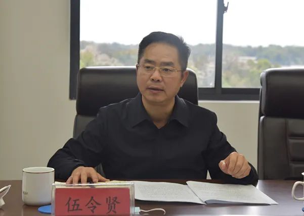 县人大常委会主任伍令贤一行到桃江法院调研指导诉源治理工作