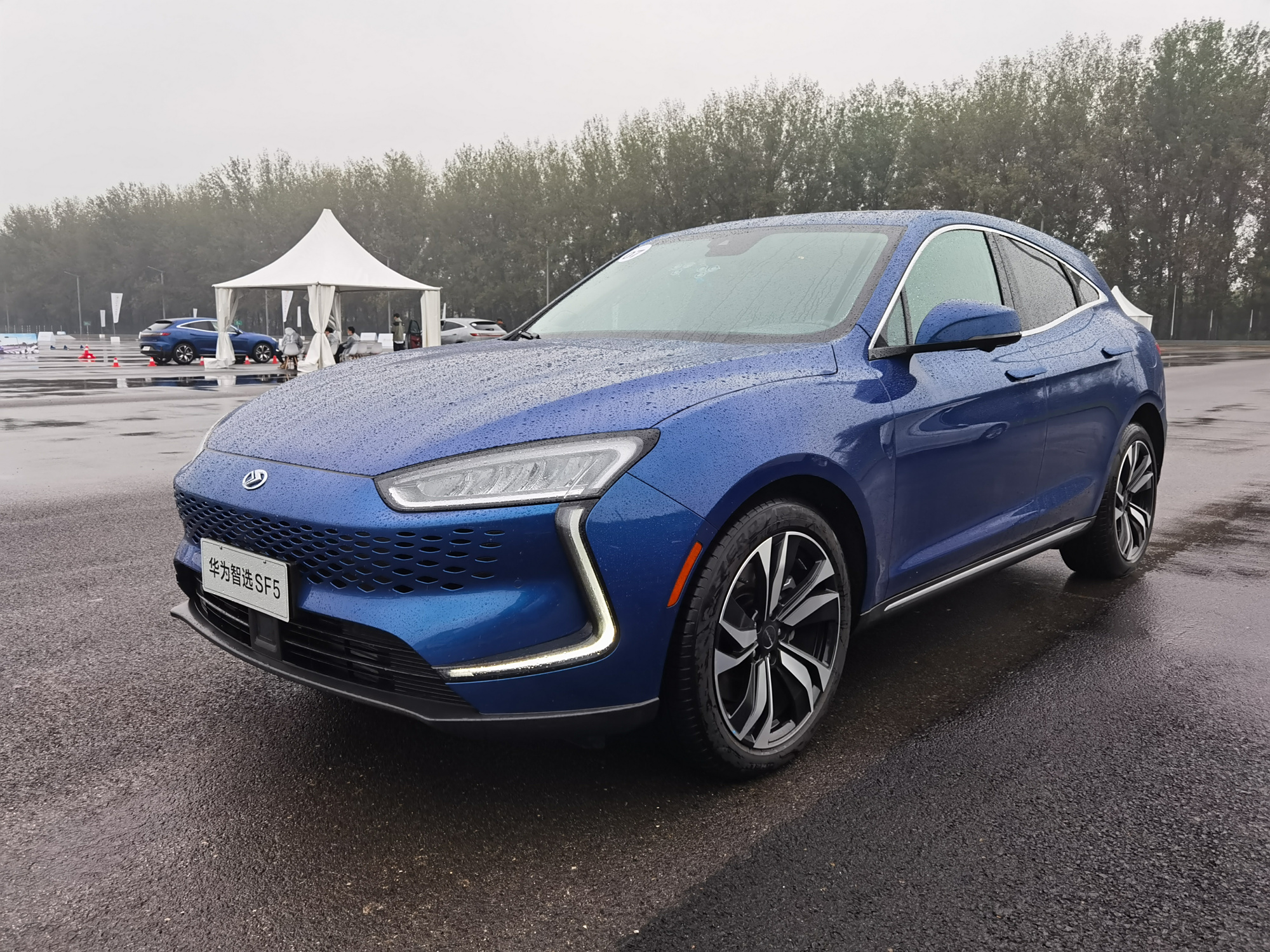 试驾|可油可电零百加速仅需4.68秒,体验赛力斯华为智选sf5