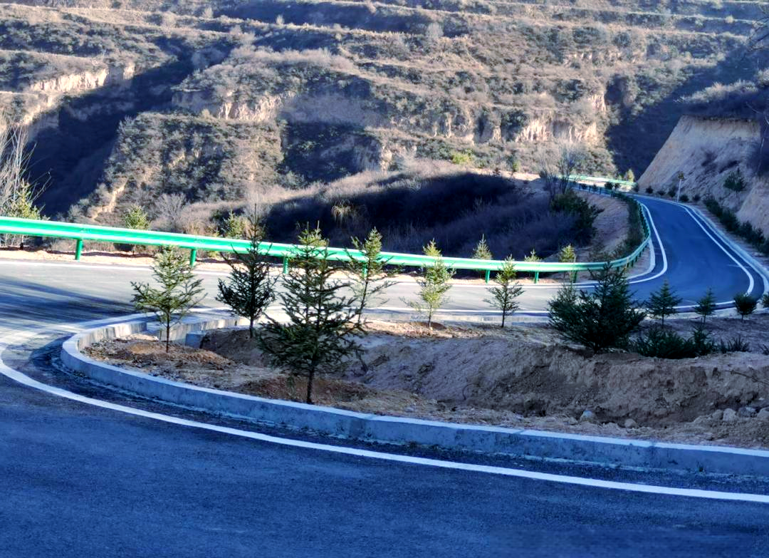 甘肃多个"最美县域"公路探秘