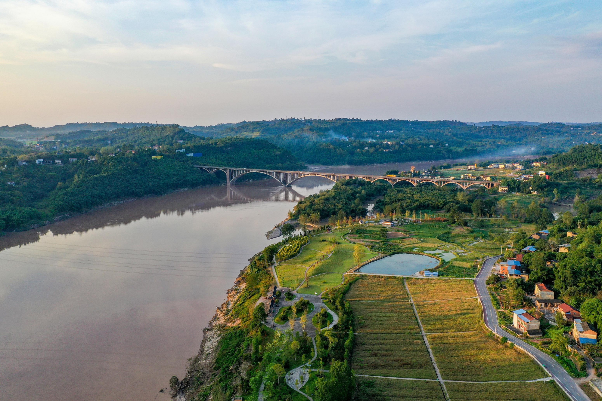 华蓥市"河长制"让渠江滩涂变公园