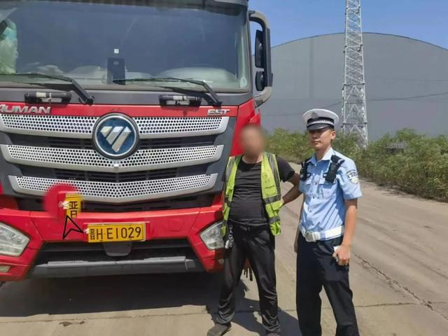 这辆重型半挂车怎么前后车牌不一样?事发榆林神木