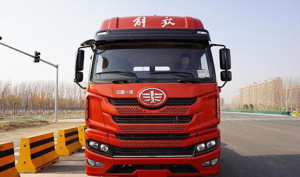 新增平地板 重7.8吨 11升大马力 解放悍vh成为煤炭运输新选择