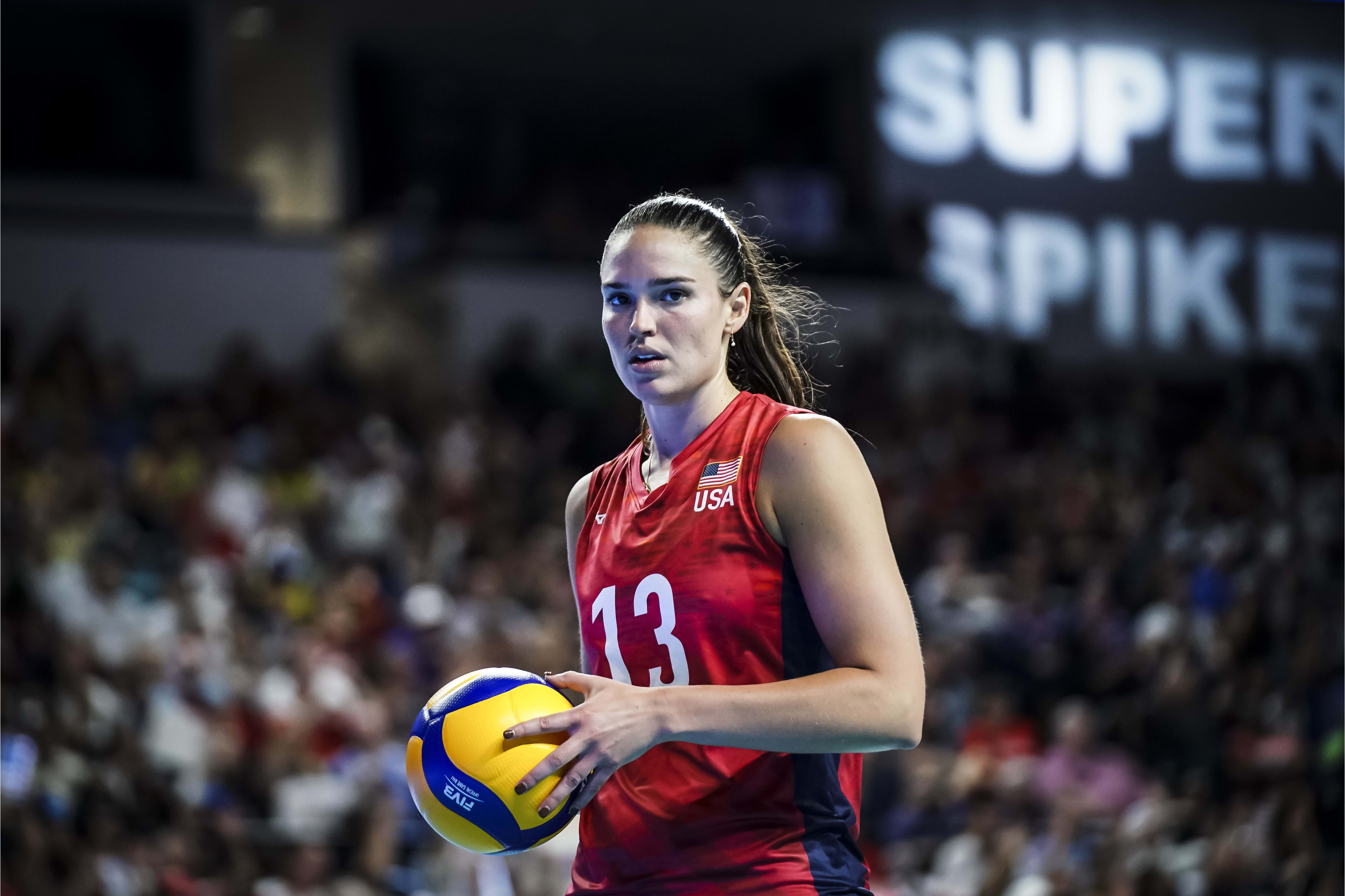 美国女排副攻背飞犀利!3-0横扫波兰取第五胜,体现速度排球优势