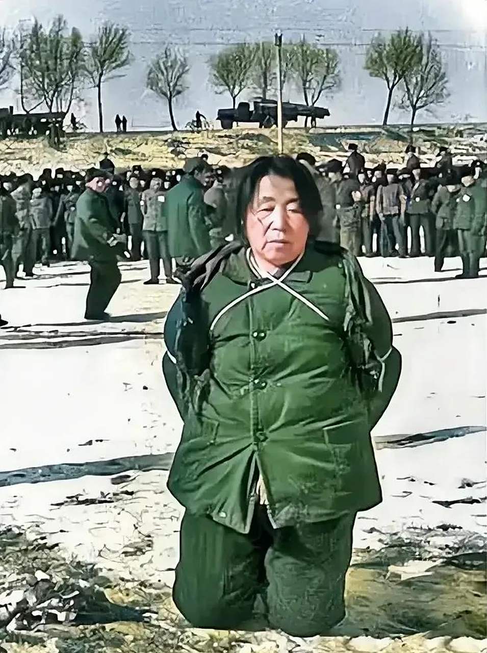 有没有认识这位女人的,是黑龙江省滨县的一个最早的贪污犯,叫王守信!