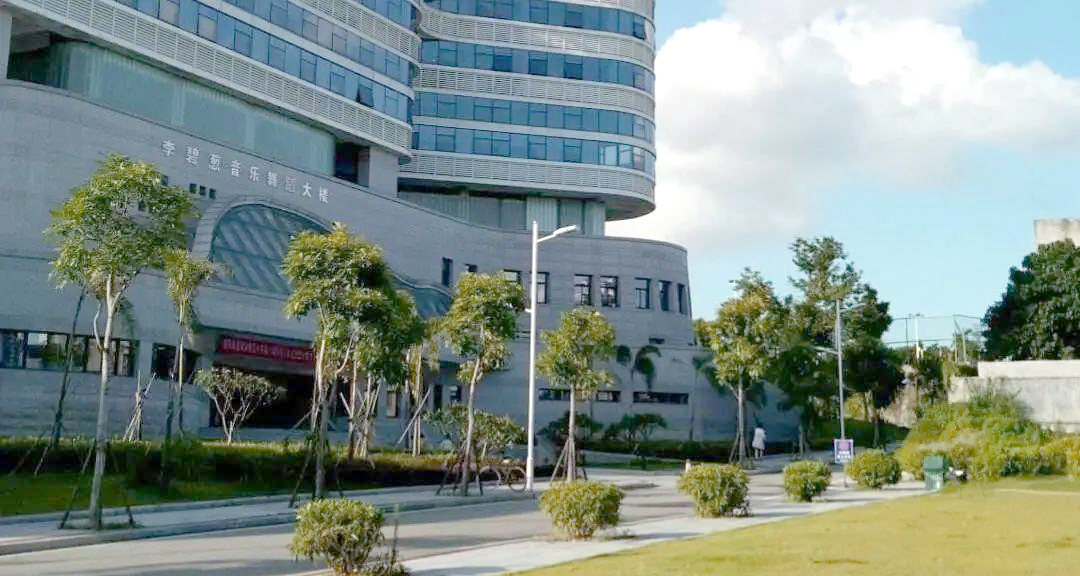 华侨大学厦门与龙舟池校区全景及校园生活揭秘