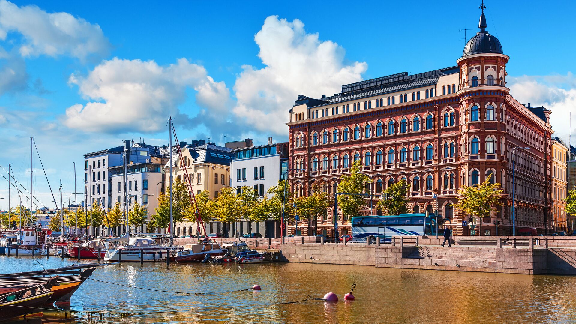 芬兰总理桑娜·马林的药检结果呈阴性