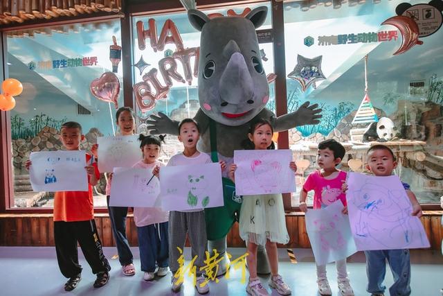 济南野生动物世界的大熊猫娅双19岁啦!她还曾是一个"叛逆少女"