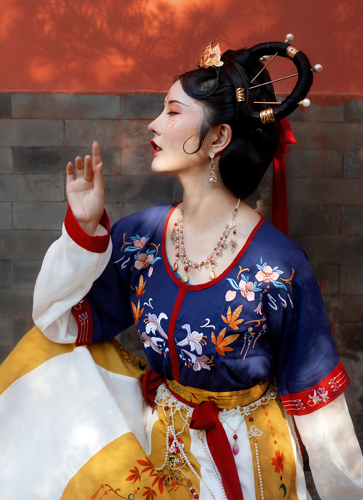 从壁画上"走"下来的敦煌风汉服,太美了,网友:穿上能飞天吗?