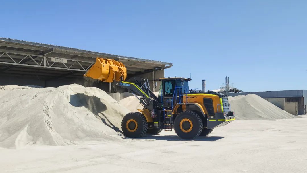 高端展锋芒,徐工电动装载机再次交付大洋洲