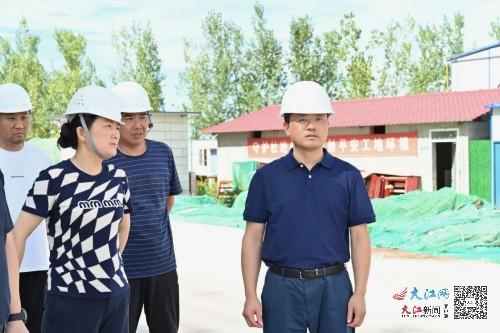 鹰潭市月湖区委书记敖捷调研督导物流园区建设发展情况(图)