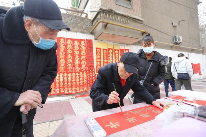 18个"牛"字组成创意春联