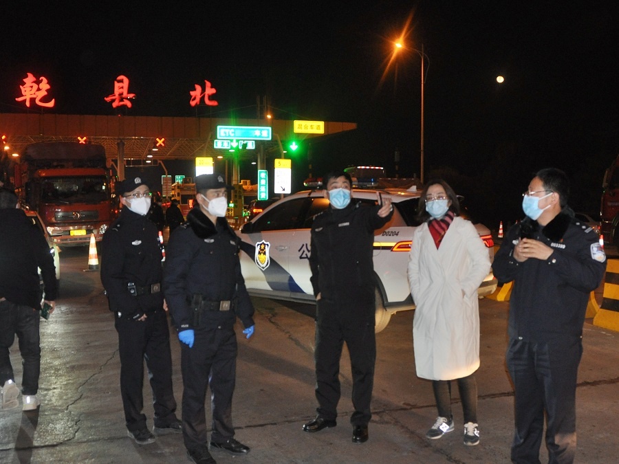 刘磊,程妮检查指导疫情防控工作