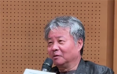 余华训斥AI犯错遭妻子责备：不要用这种态度跟小姑娘说话