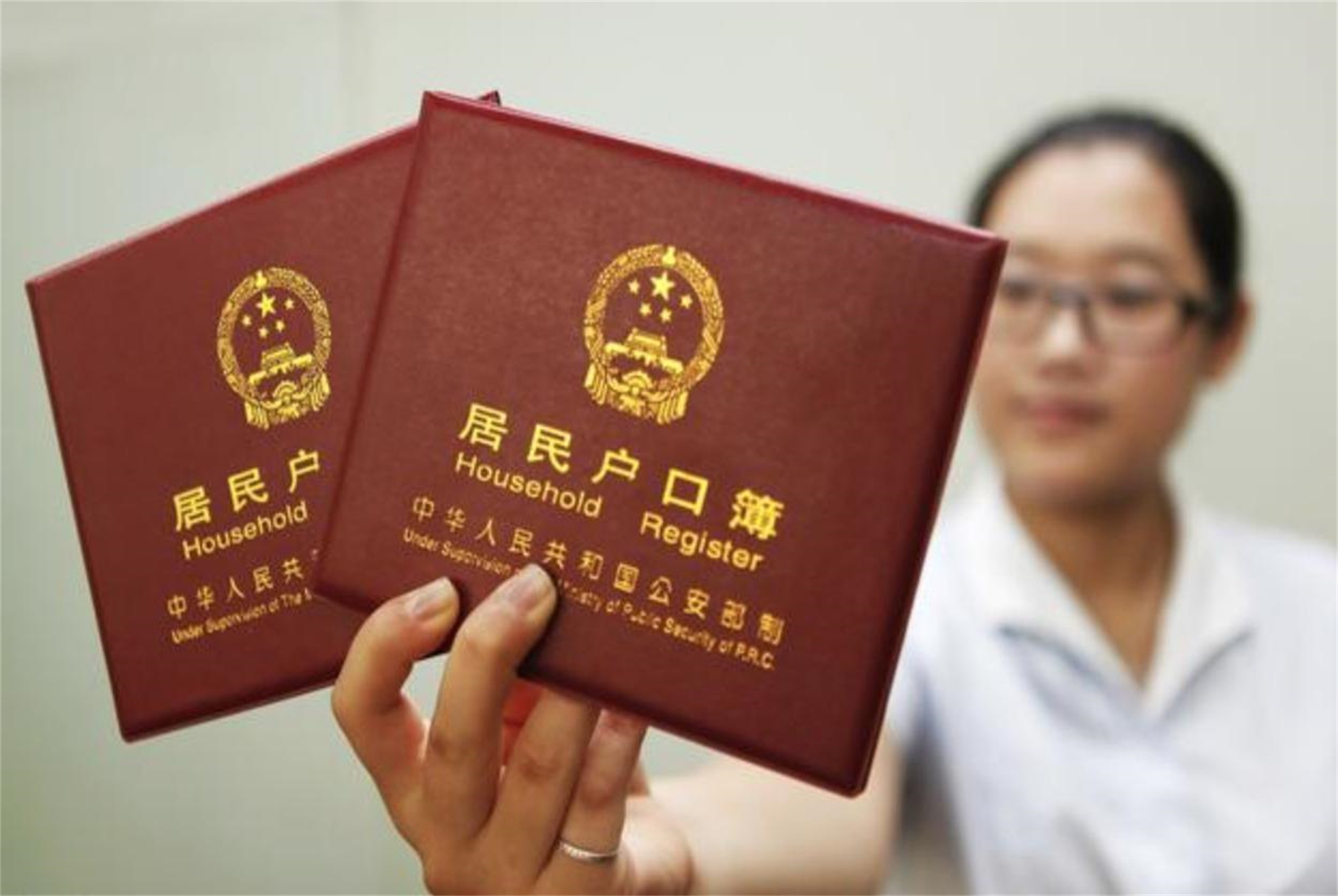 去大学要不要迁户口,面对一线城市"落户诱惑",新生该如何抉择