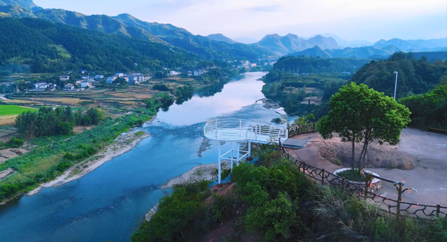 國(guó)慶期間，張家界紅巖嶺景區(qū)免費(fèi)入園