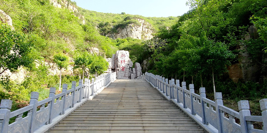 南部山区好景观,拜佛祈福玩惊险——济南青铜山大峡谷