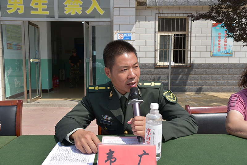 张家口煤机高级技工学校举行第三十五期秋季新生军训汇报表演