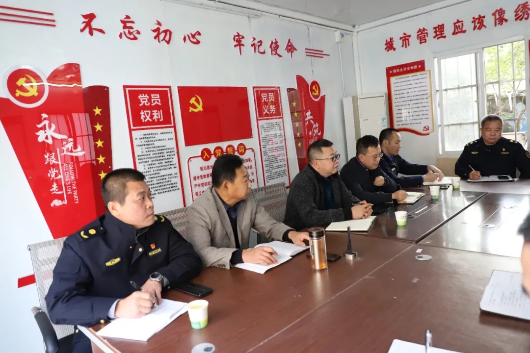 " 面对面谈心,理思路聚合力促发展"——杨智军到银滩执法大队开展调研