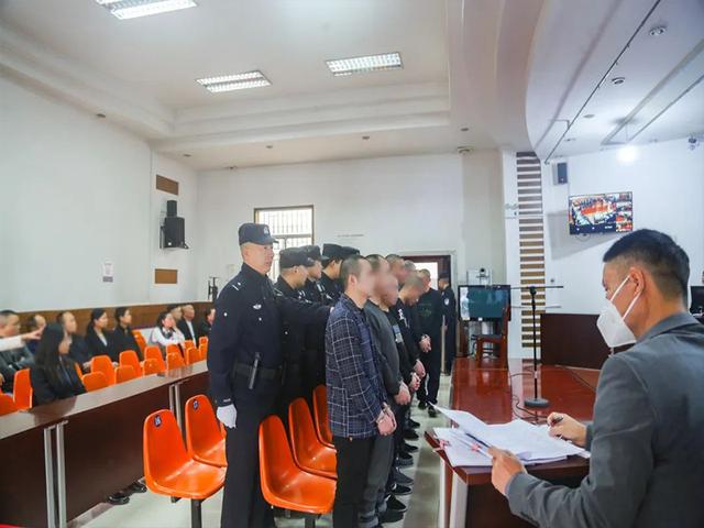 西安临潼法院开庭审理一起11名被告人掩饰隐瞒犯罪所得罪案件