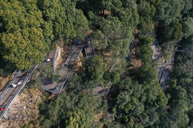 登"纳福云台" 览"双西"美景