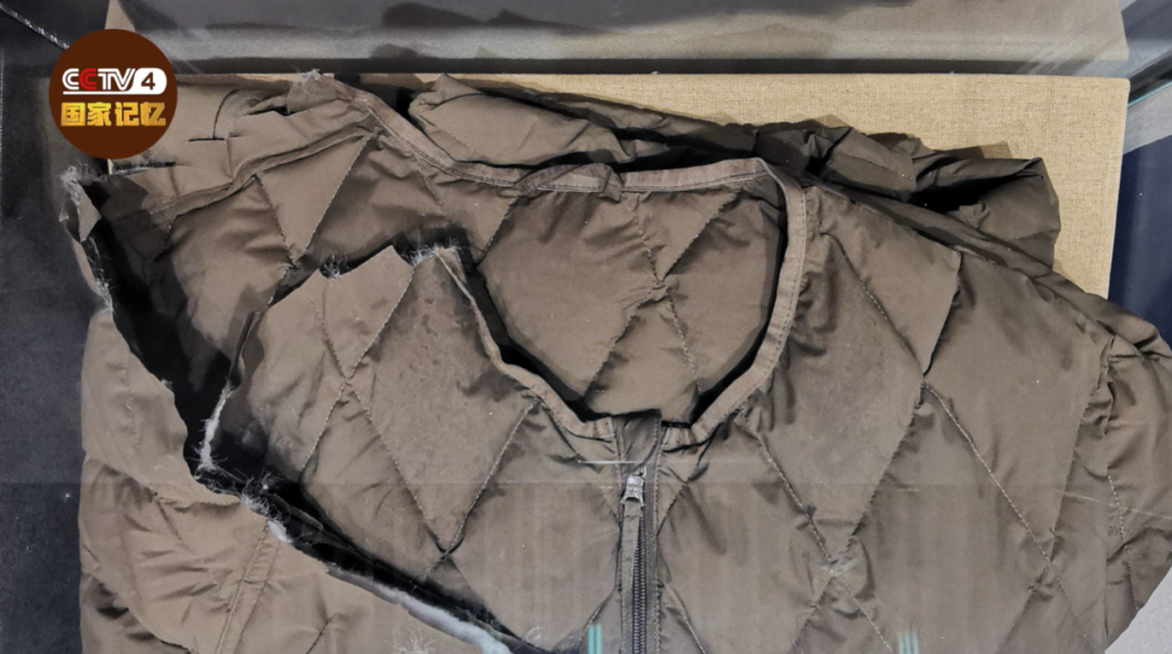 首次展出!被撕碎的棉衣,未寄出的信……每一件都令人泪目
