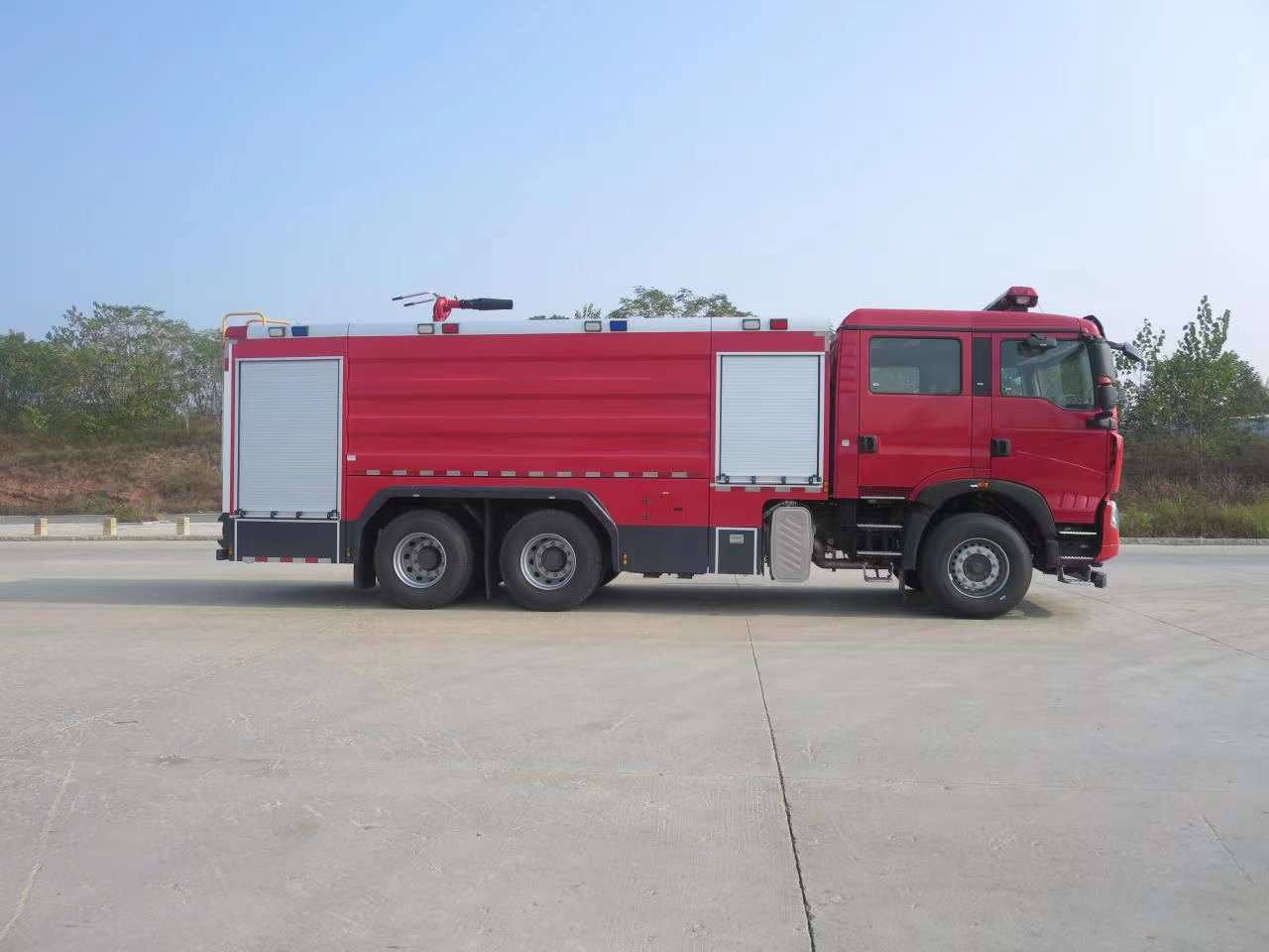 豪沃12吨后八轮泡沫消防车