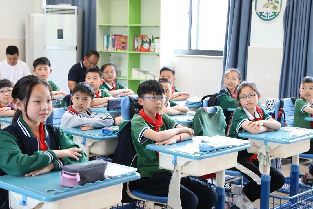 "百位名师进课堂"首场活动走进百丈镇中心小学