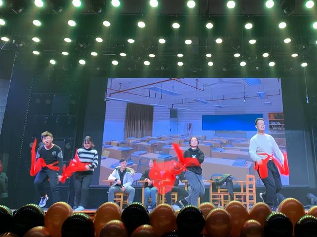 "七十盛世年华夏传载梦启航"乐达兼职助力夏青传媒学院迎新晚会