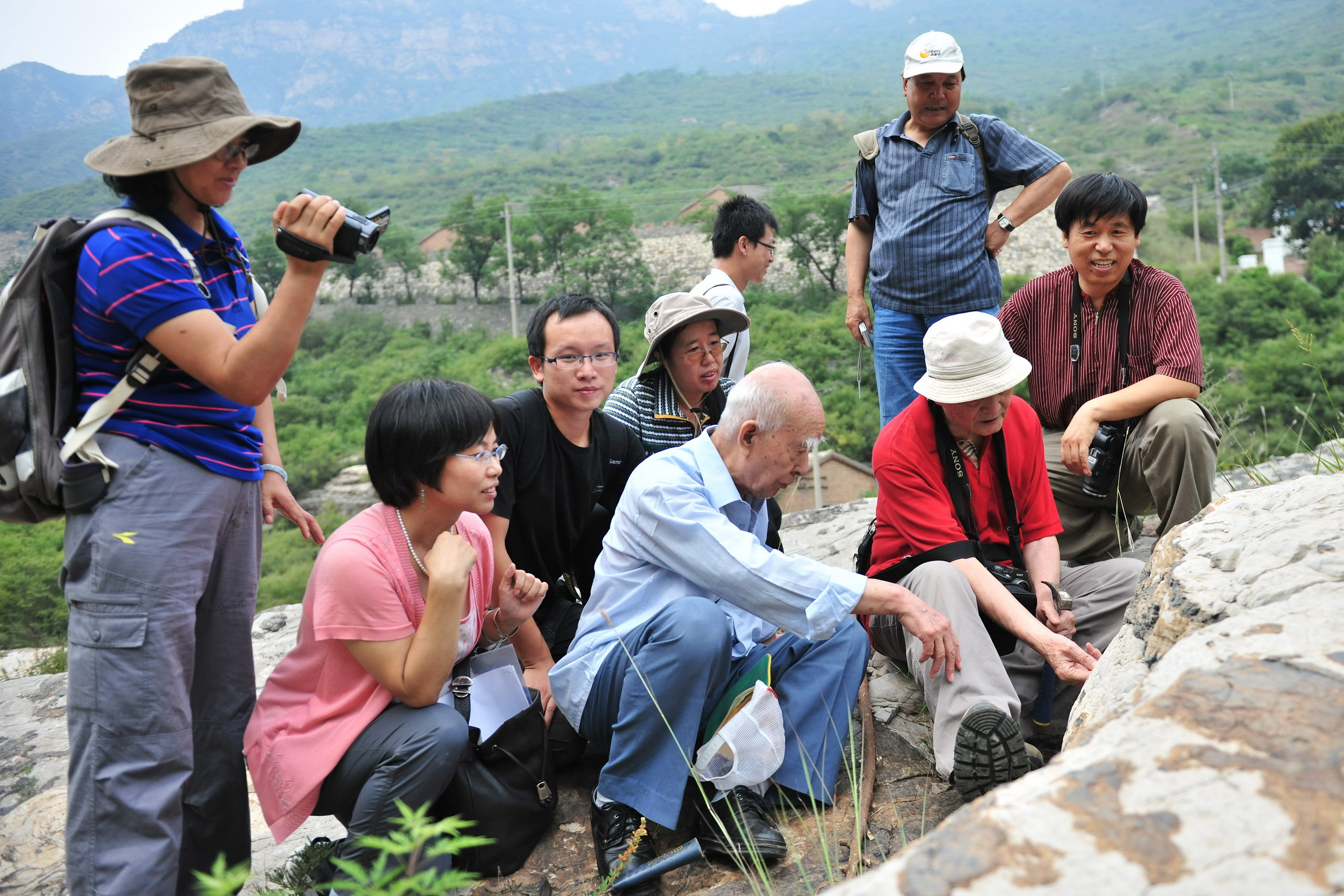 96岁的中国地学专家冯增昭"号脉"山川,研究"沧海桑田"