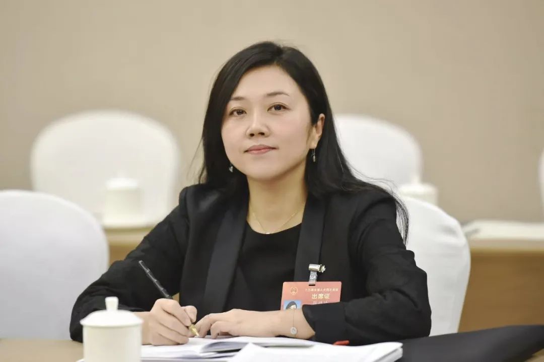 张婧婧:为振兴景德镇陶瓷鼓与呼