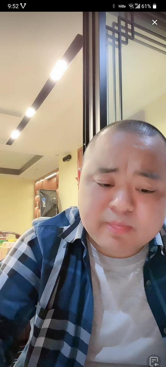 人生##男人##人生#  毕业季要到了  一个老表把他家快毕业的大公子带