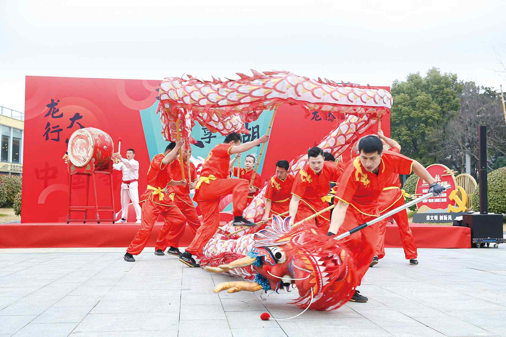 歡歡喜喜過大年浙江嘉興南湖區文化館在南湖過龍年春節