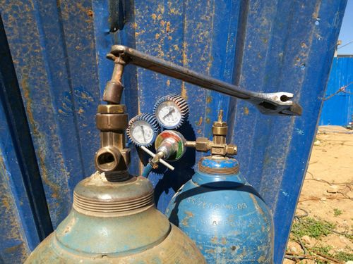 为什么乙炔气瓶没有手轮?