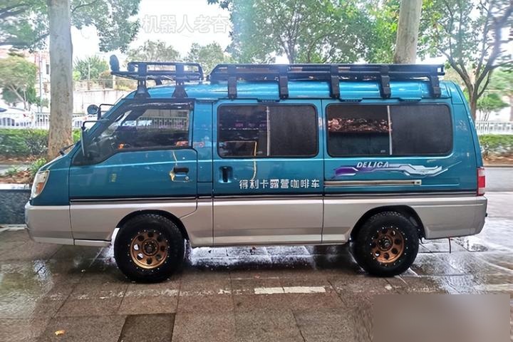 一车两用,生活与远方两不误,东南得利卡改装旅居兼摆摊多功能车