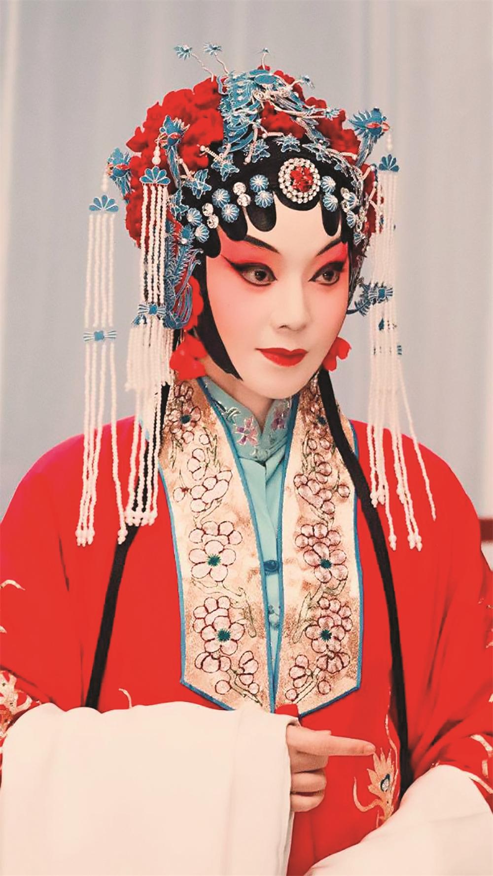 闫妮在《亲爱的爸妈》中演绎京剧名角儿