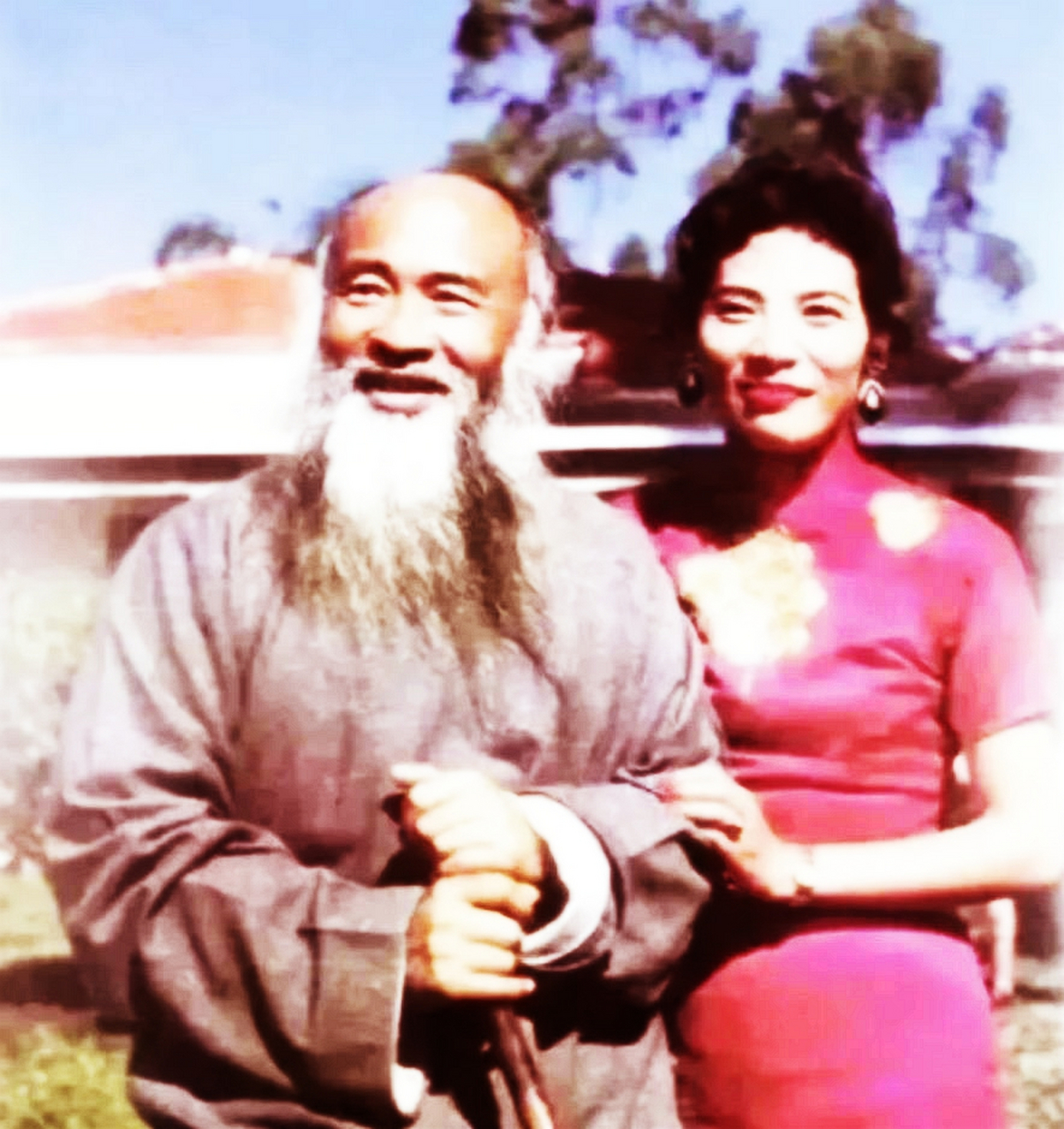 70年代台湾,张大千与第四任妻子徐雯波合影.