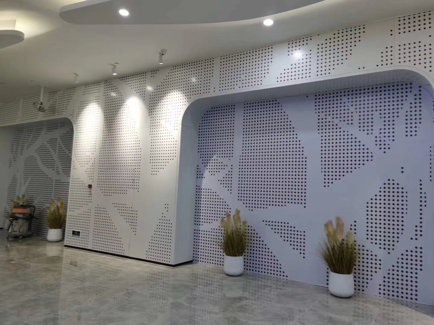 造型冲孔铝单板定做厂家