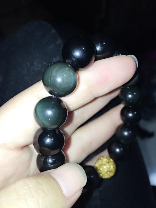女友送的黑曜石手串,我很是喜欢
