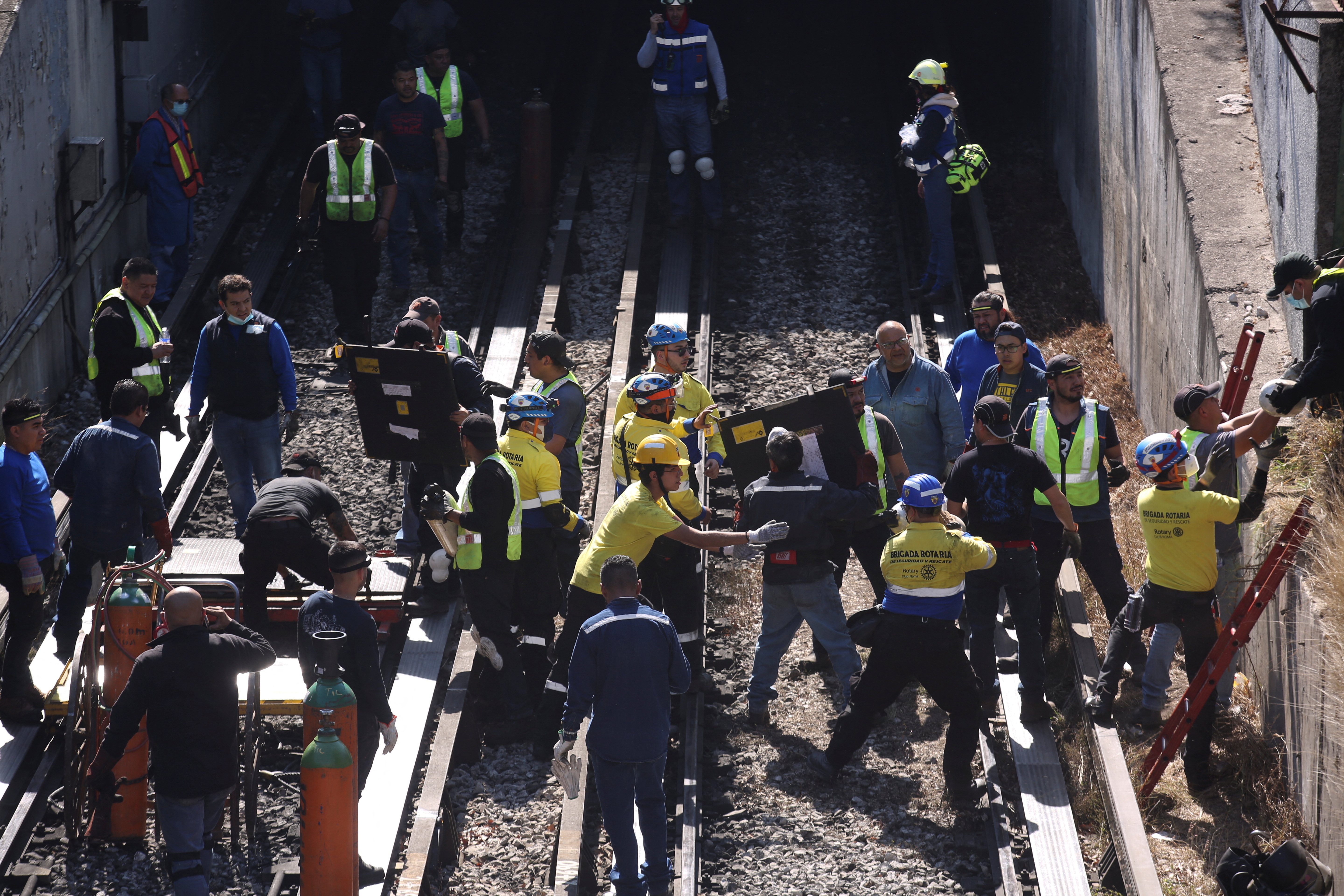 墨西哥首都地铁追尾致1死57伤